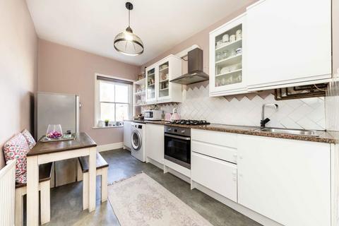 2 bedroom flat to rent, Girdlers Road, London W14