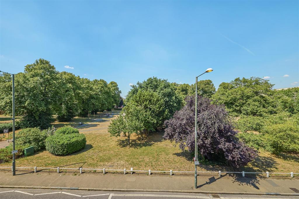 James Anderson - Sheen Lane London  SW14 8 HY 28.JP