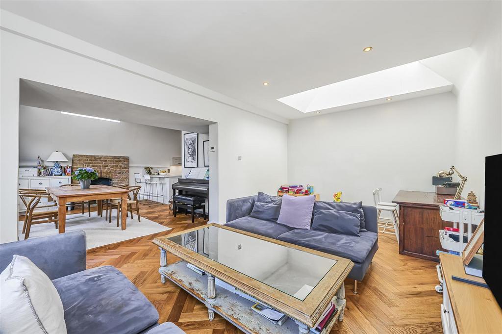 James Anderson - Sheen Lane London  SW14 8 HY 5.JPG