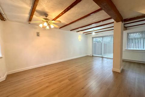 3 bedroom semi-detached house to rent, Shaftesbury Road, Wednesbury WS10