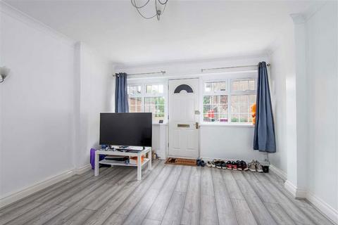 2 bedroom flat to rent, Aston Street, London E14