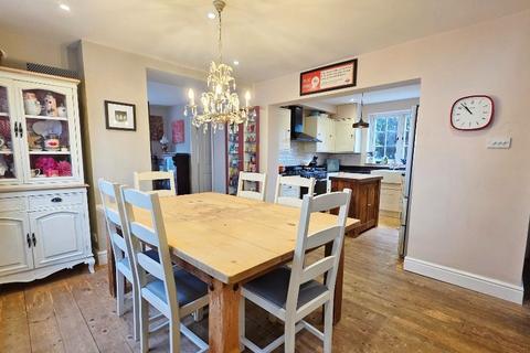 4 bedroom detached house for sale, Carpenders Avenue, Carpenders Park