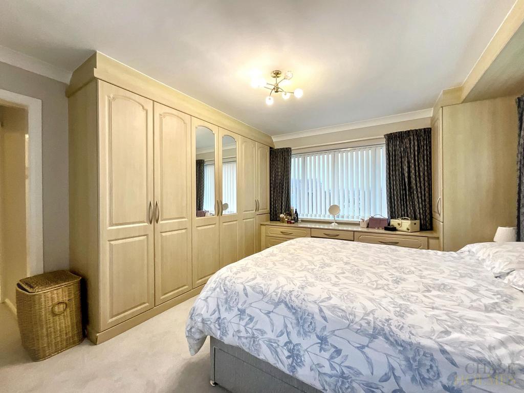 Master Bedroom (Front)