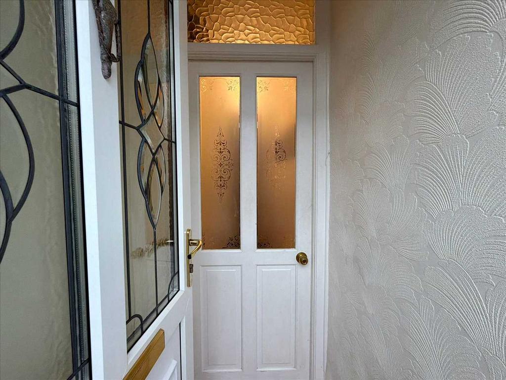 Porch through to