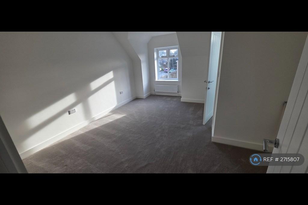 Principal Bedroom - 2nd Floor