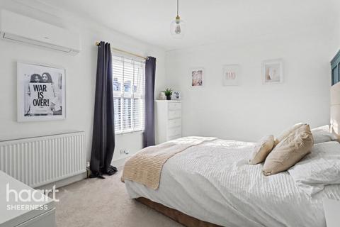 2 bedroom end of terrace house for sale, North Road, Queenborough