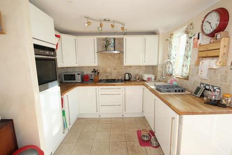 3 bedroom end of terrace house for sale, Lowry Close, Haverhill CB9