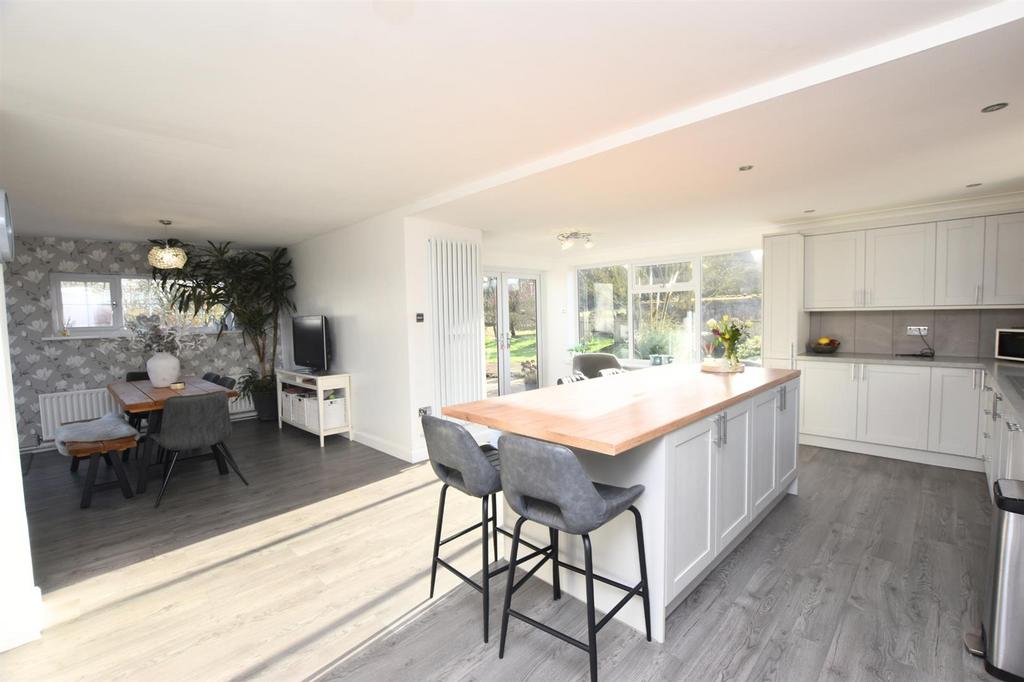 Living dining kitchen