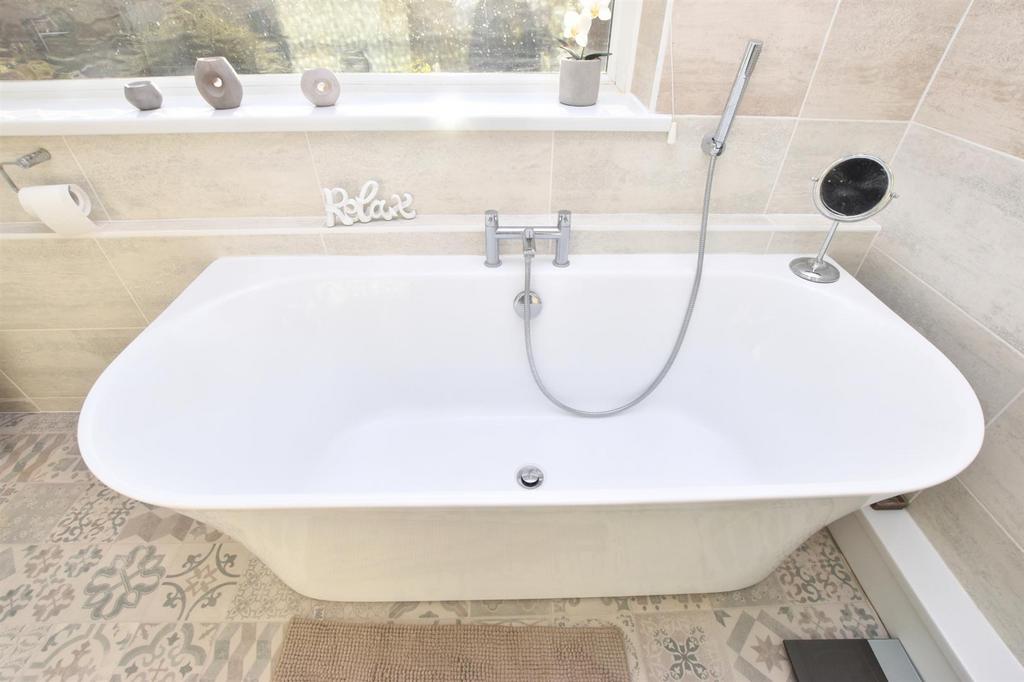 Free standing bath