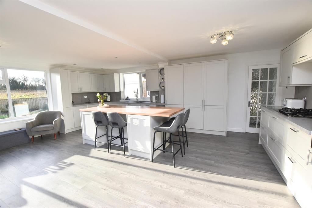 Living dining kitchen