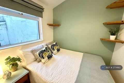 7 bedroom terraced house to rent, Killigrew Street, Falmouth, TR11