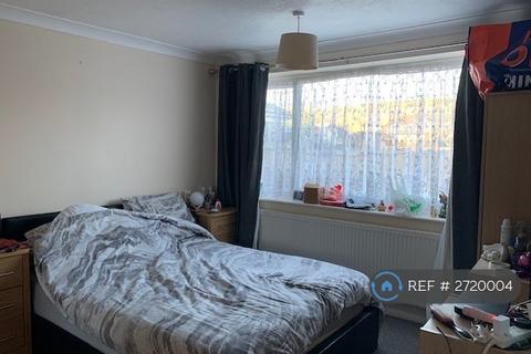 2 bedroom bungalow to rent, Crofters Close, Hythe, CT21