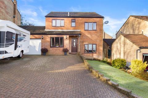 4 bedroom detached house for sale, Booker Close, Crowborough