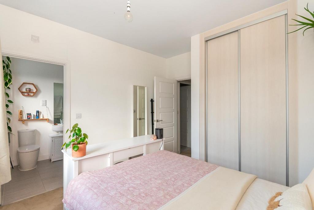 4 M4 DBR - Bedroom K.jpg