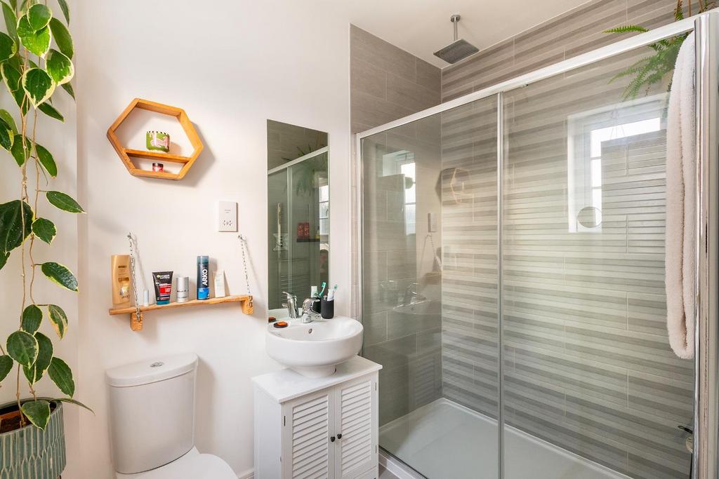 4 M4 DBR - Ensuite A.jpg