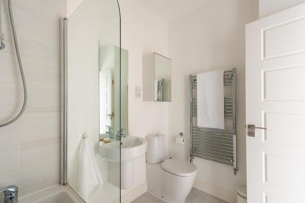 4 M4 DBR - Bathroom A.jpg