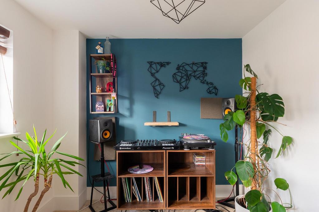 4 M4 DBR - Living Room D.jpg