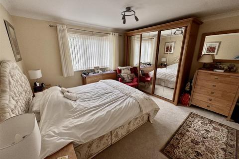 undefined, Clos Nant-Y-Ci, Saron, Ammanford