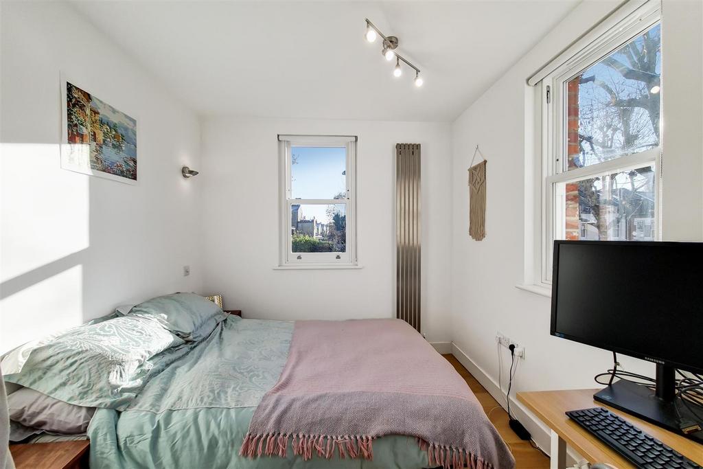 10 Main Bedroom-0.jpg