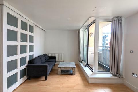 Studio for sale, Wards Wharf Approach, London, E16