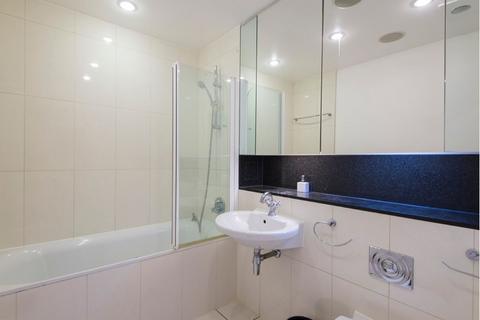 3 bedroom flat to rent, 90, Commodore House, Battersea, SW18