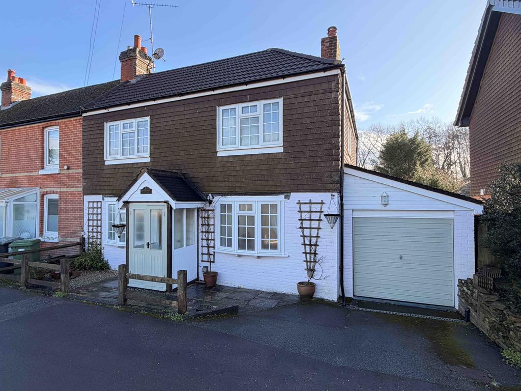 3 Bedroom Semi Detached House for Rent