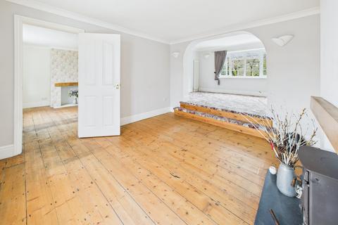 3 bedroom semi-detached house to rent, Wickham, PO17