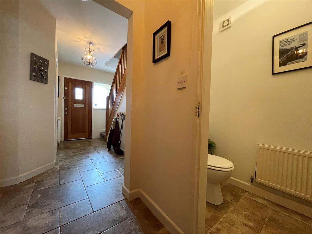 Entrance & WC.jpg