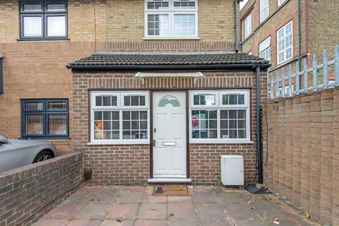 2 bedroom flat to rent, Aston Street, London E14