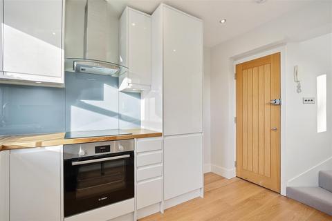 2 bedroom flat to rent, Applegarth Road, Brook Green, London W14