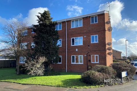 1 bedroom flat for sale, Ranyard Close, Chessington, Surrey. KT9 1HR