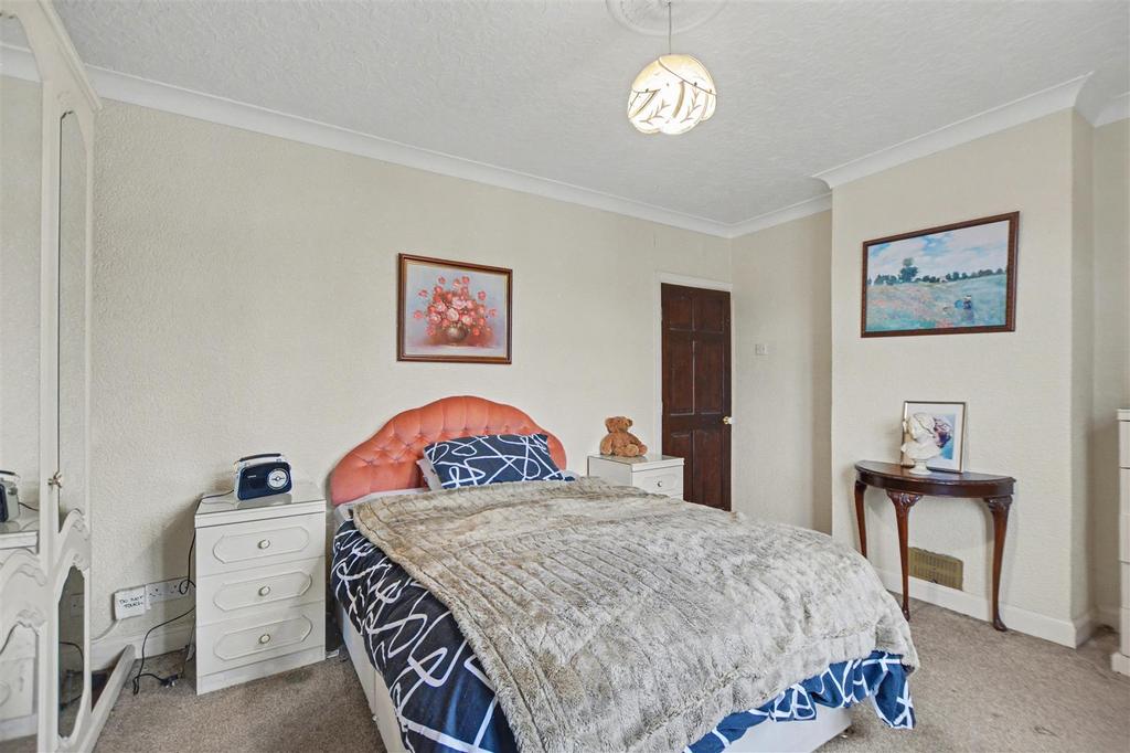 Bedroom 1 2.jpeg