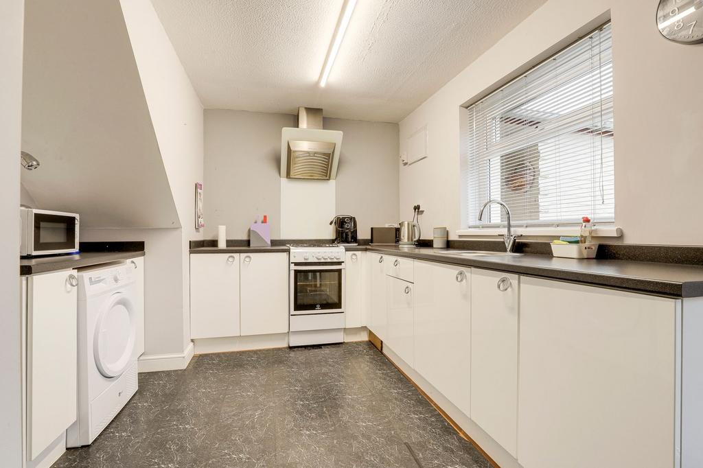 House in Nottingham, Crabtree Farm Estate, Cinderhill - View 4