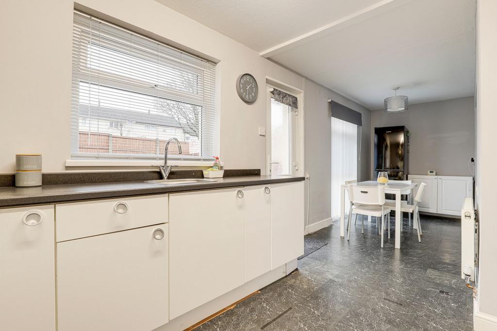 House in Nottingham, Crabtree Farm Estate, Cinderhill - More