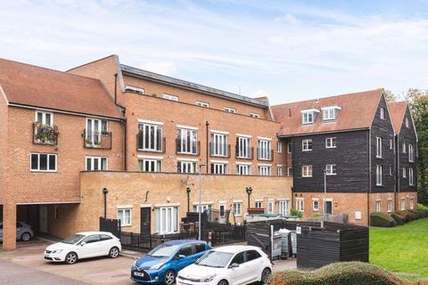 2 bedroom flat for sale, Highbridge Street, Waltham Abbey