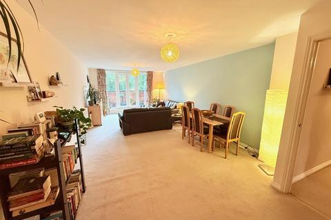 2 bedroom flat for sale, Highbridge Street, Waltham Abbey