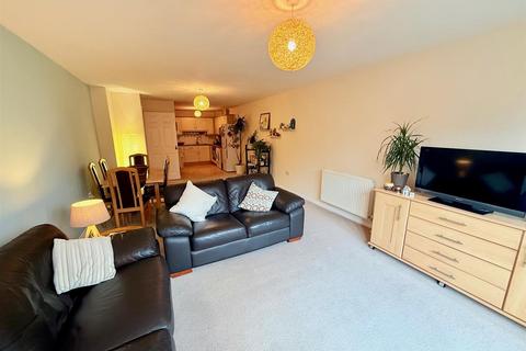 2 bedroom flat for sale, Highbridge Street, Waltham Abbey