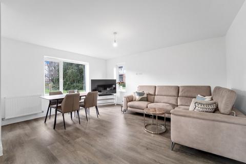 2 bedroom flat to rent, Garrett Crescent, Chertsey, KT16