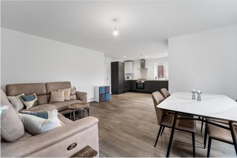 2 bedroom flat to rent, Garrett Crescent, Chertsey, KT16