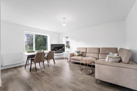 2 bedroom flat to rent, Garrett Crescent, Chertsey, KT16
