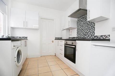 2 bedroom flat to rent, Cartington Terrace, Heaton, NE6
