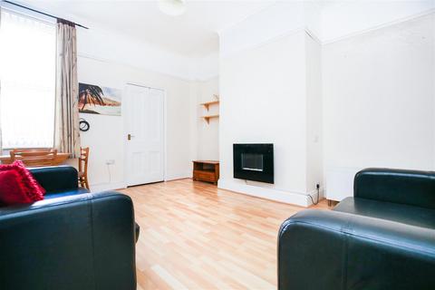 2 bedroom flat to rent, Cartington Terrace, Heaton, NE6