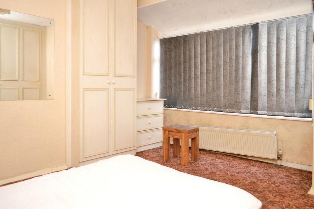 7b3a3560-Bed 201.JPG