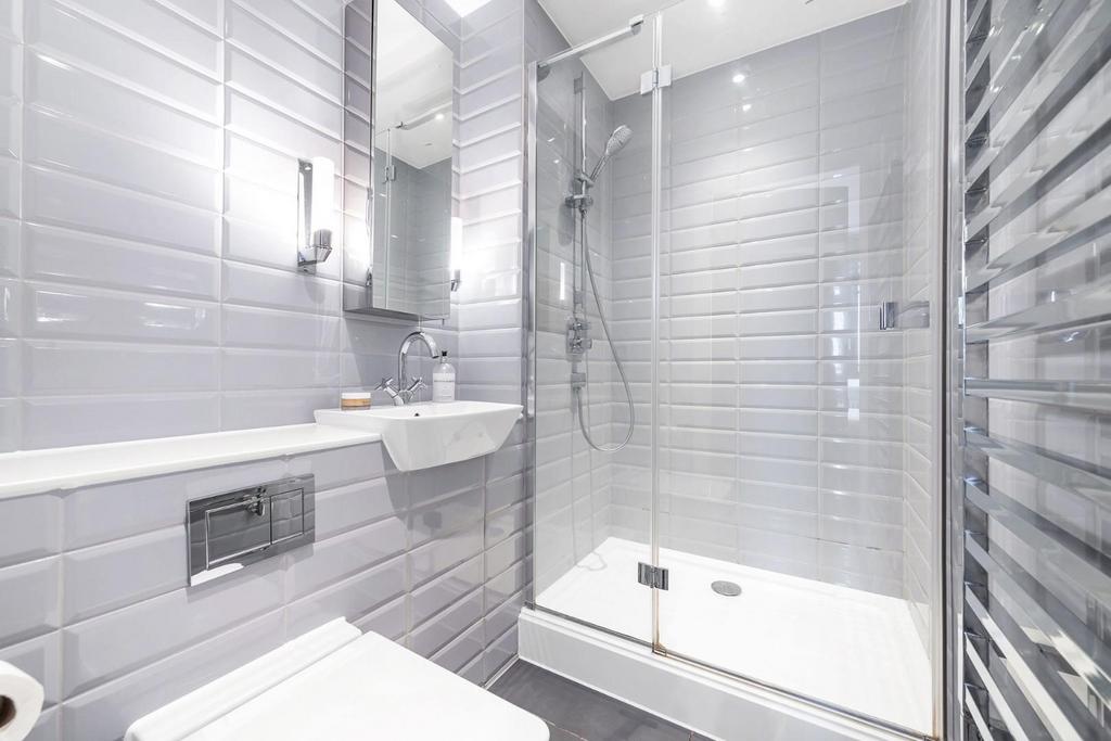 Ensuite.JPG