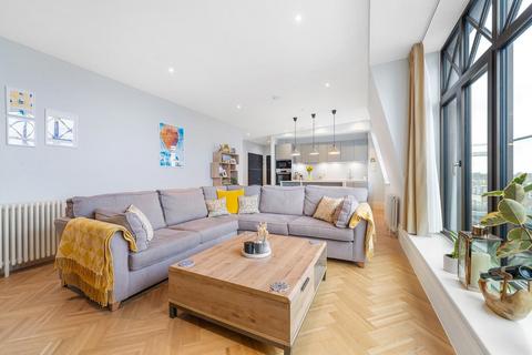 2 bedroom penthouse for sale, Acre Lane, SW2