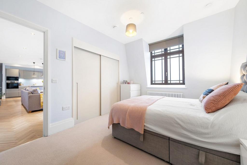 Prinicpal Bedroom (2).JPG