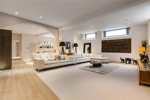 4 bedroom flat to rent, Roland Gardens, London SW7