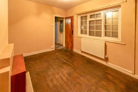 3 bedroom semi-detached house for sale, Highworth Road, Swindon SN3