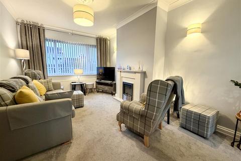3 bedroom semi-detached house for sale, Goodwood Avenue, Kippax, Leeds