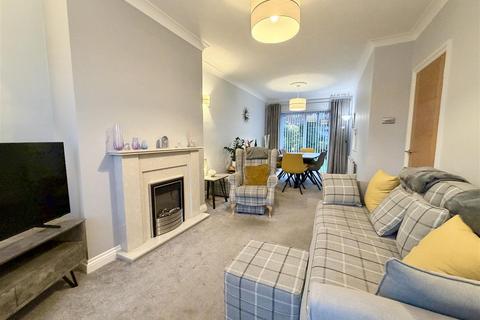 3 bedroom semi-detached house for sale, Goodwood Avenue, Kippax, Leeds